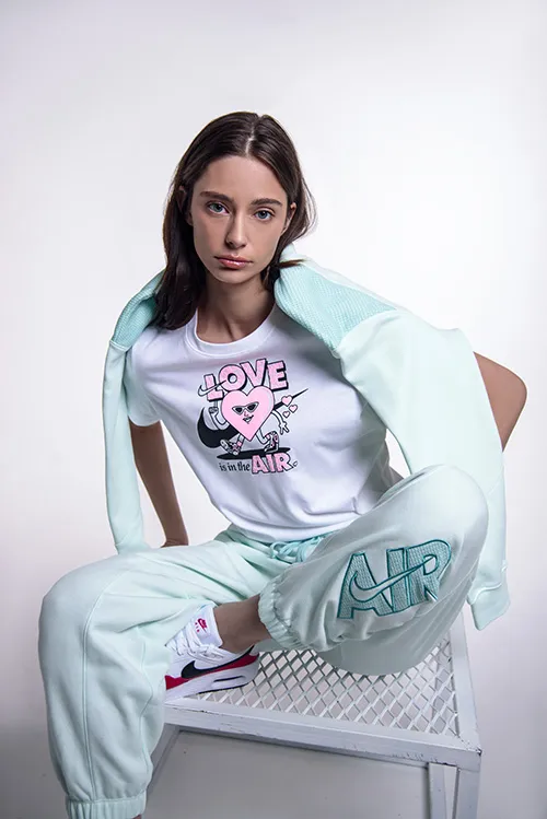 <center><b> NIKE</center></b>